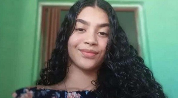 Mickaely Vitória, de 18 anos, foi assassinadas a facadas no bairro de Águas Compridas, na tarde da quarta-feira