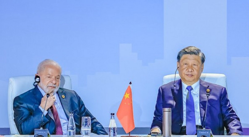 Presidente Luiz In&aacute;cio Lula da Silva ao lado do Presidente da Rep&uacute;blica Popular da China
 Xi Jinping