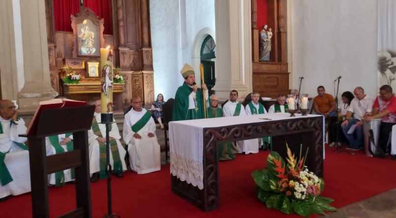 Missa de 24 anos da P&aacute;scoa de Dom Helder Camara, contou com a participa&ccedil;&atilde;o de Dom Paulo Jackson N&oacute;brega, arcebispo de Olinda e Recife