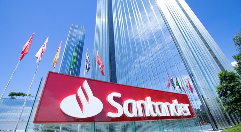 Os cursos ofertados pelo Santander possuem duração de 3 meses, são feitos de forma 100% online e estão disponíveis em português, inglês e espanhol