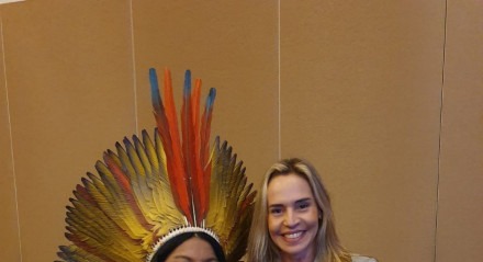 A vice-prefeita, Isabella de Roldão,ao lado da ministra dos Povos Indígenas, Sonia Guajajara, durante a participação de ambas na Sétima Assembleia do Fundo Global para o Meio Ambiente (GEF), que aconteceu em Vancouver, Canadá, nesta última semana.

