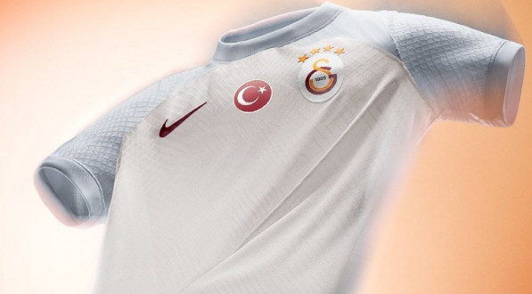 Segundo uniforme do Galatasaray