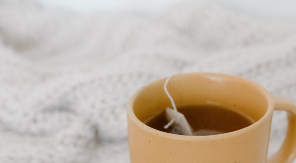 Para alívio temporário dos sintomas, confira 5 tipos de chá relaxante muscular e anti-inflamatório em "leia mais"