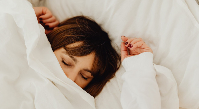 Confira tudo sobre a insônia. Compreenda o que causa insônia e os principais sintomas, além de saber quais os 8 chás para dormir pesado.