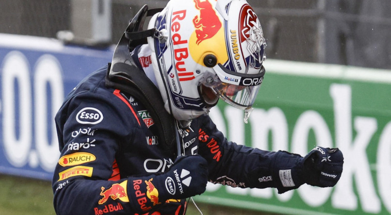 Max Verstappen, da Red Bull, &eacute; tricampe&atilde;o mundial