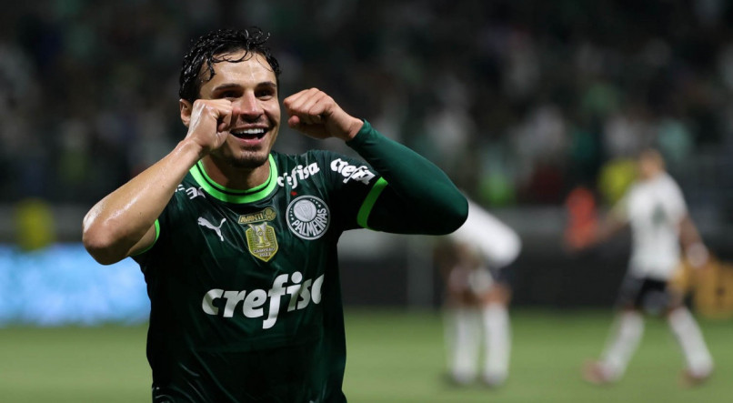 Raphael Veiga comanda o meio-campo do Palmeiras no Brasileir&atilde;o