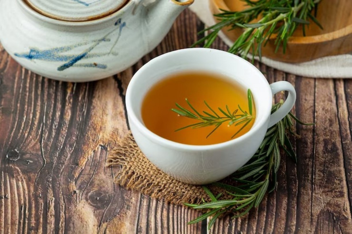 Chá de alecrim para glicose alta: como preparar e maiores benefícios