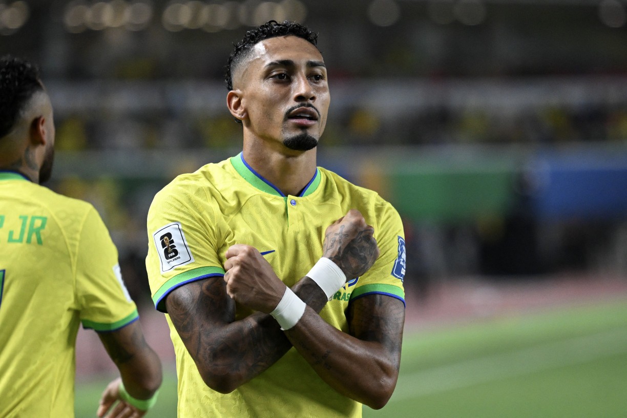 Raphinha &eacute; titular no Brasil diante do Peru pelas Eliminat&oacute;rias da Copa do Mundo 2026