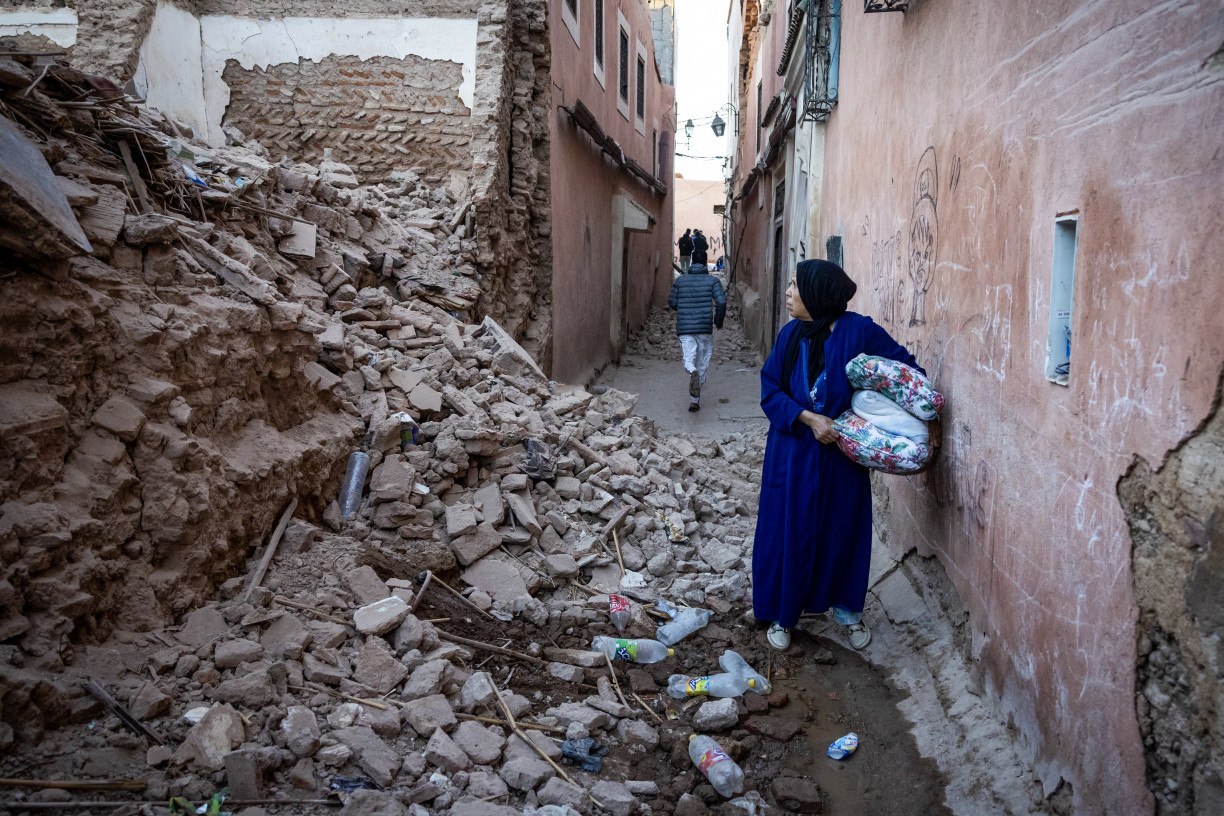 O terremoto mais mortal em Marrocos, em décadas, matou pelo menos mil pessoas