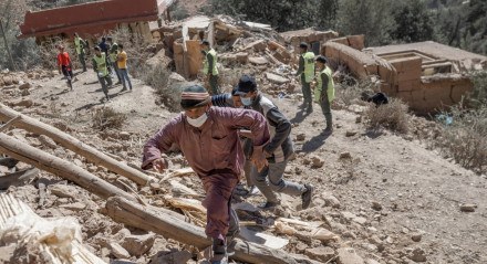 Contagem de mortos já chega aos 2,9 mil após terremoto