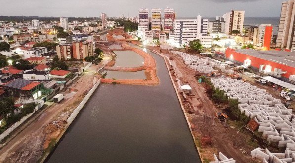 Obra do canal do Fragoso, em Olinda