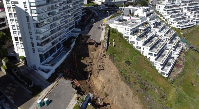 Mais de 200 pessoas foram evacuadas de quatro prédios no balneário chileno de Viña del Mar, diante do risco de desabamento