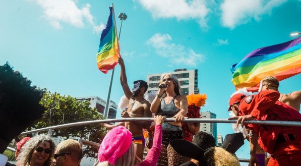 Trio do Clube Metrópole na Parada da Diversidade de 2022, no Recife