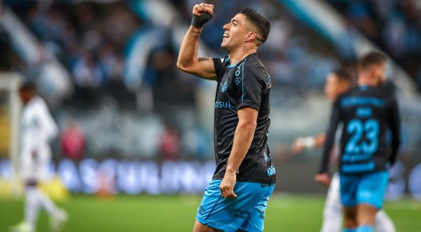 Gr&ecirc;mio e Coritiba entram em campo nesta quarta (1).