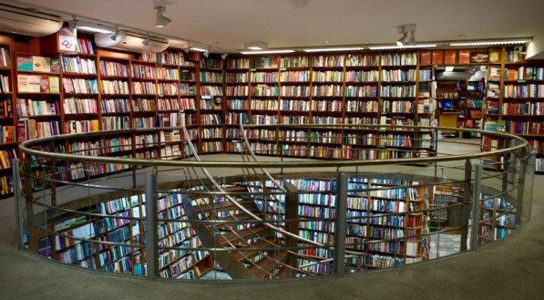 Uma livraria espera leitores