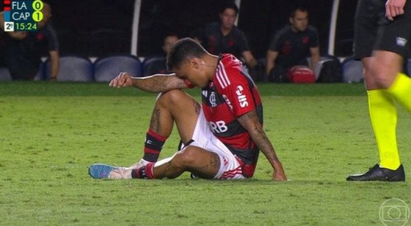 Allan se machucou no jogo do Flamengo contra o Athletico-PR