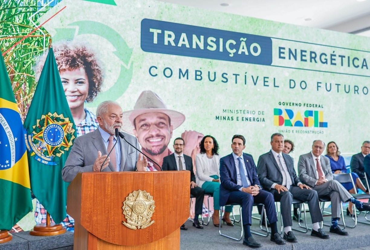 Lula discursa na solenidade de assinatura do Projeto de Lei do Programa Combustível do Futuro.