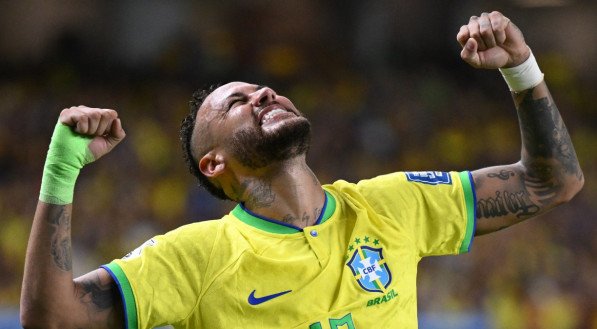 Neymar &eacute; o camisa 10 do Brasil