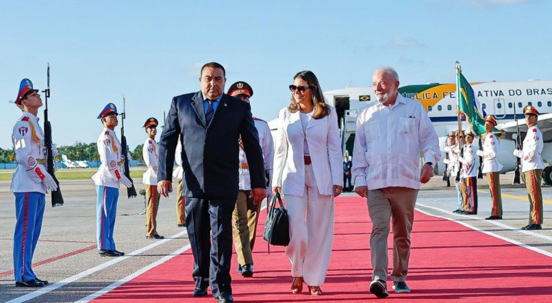 Para 60% dos entrevistados, Lula se dedica mais do que deveria à agenda internacional