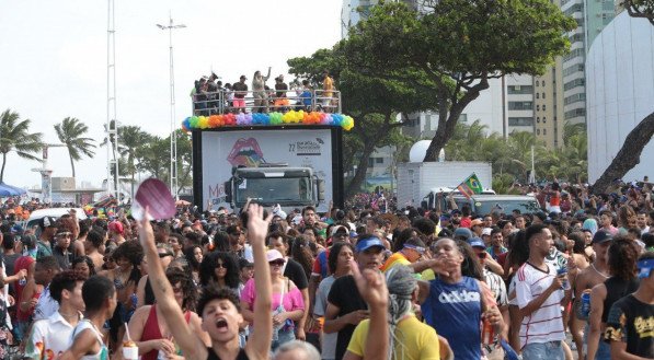 22° Parada Diversidade Pernambuco - Desfile - LGBT - Gays - Lésbicas - Policiamento - Policia Militar - Briga - Arrastão - Confusão - Av Boa Viagem - Trio Elétrico - Policia 