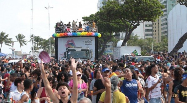 Parada da Diversidade de Pernambuco defende o amor como política de resistência nesta 22ª edição