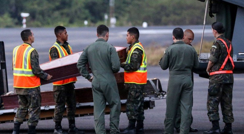 Um avião de pequeno porte com turistas caiu na tarde de sábado (16), na região de Barcelos, no interior do Amazonas, e deixou 14 mortos