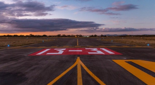 O Aeroporto de Caruaru não conta com o Sistema de Pousos por Instrumentos (no inglês, Instrument Landing System - ILS), fundamental para orientar os pilotos quando chove