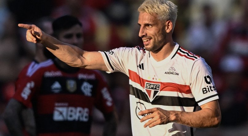 Calleri foi titular no S&atilde;o Paulo na grande final da Copa do Brasil 2023 contra o Flamengo