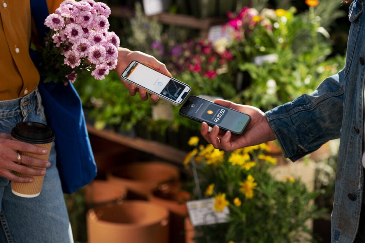Tap to Pay no iPhone permite que empresas aceitem o Apple Pay, cartões de crédito e débito por aproximação e outras carteiras digitais