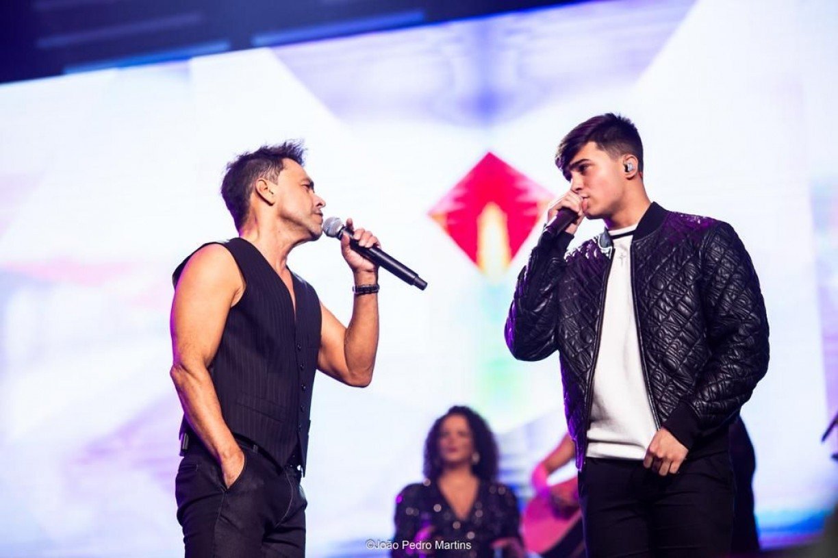 O cantor pernambucano Hugo Alvarez subiu ao palco do Zezé di Camargo, no Vibra São Paulo