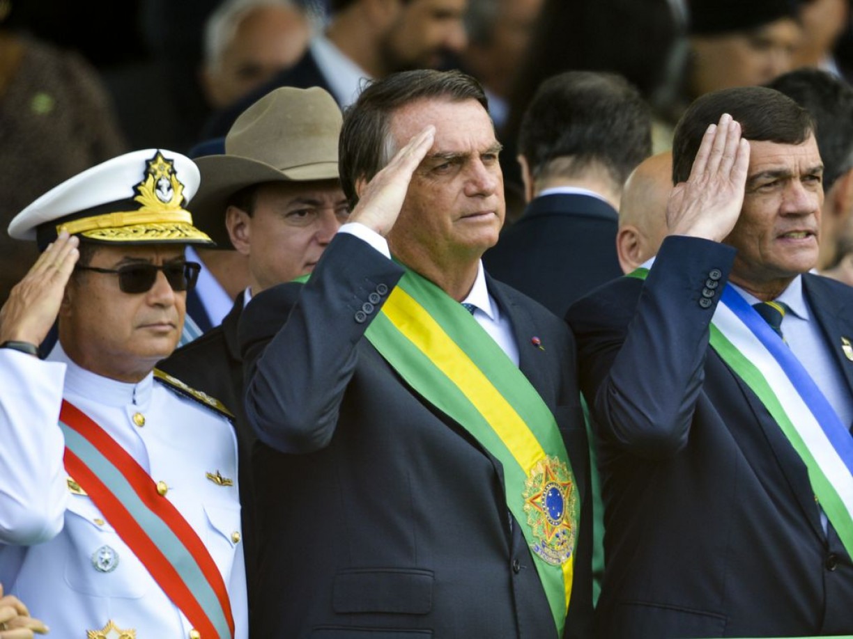 O comandante da Marinha, Almirante Almir Garnier Santos, o presidente Jair Bolsonaro, e o ministro da Defesa, Paulo Sérgio, durante desfile cívico-militar do 7 de Setembro, que este ano comemora o Bicentenário (200 anos) da Independência do Brasil.