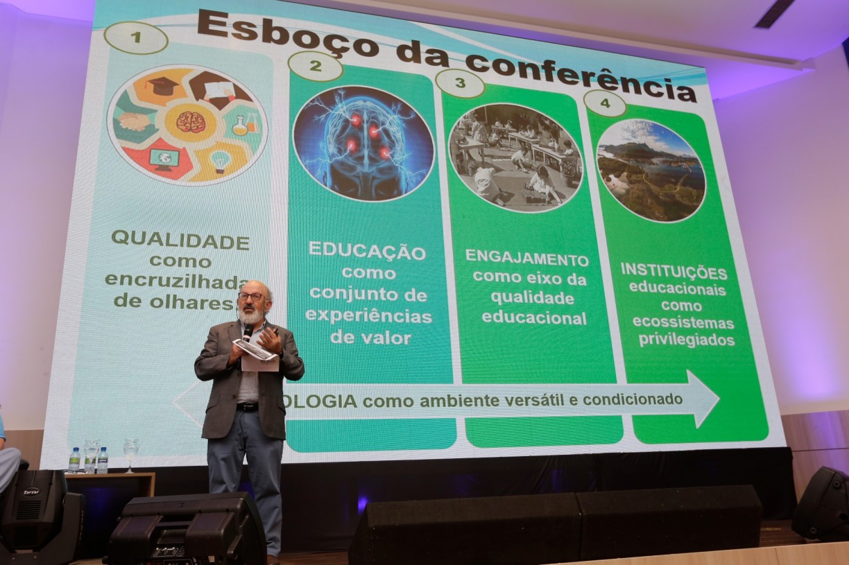 Pedagogo espanhol Miguel Zabalza em palestra no XIX Congresso Internacional de Tecnologia na Educação