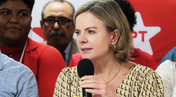 Gleisi cede à pressão interna do PT e chama de erro voto de Jaques Wagner a favor de PEC do STF
