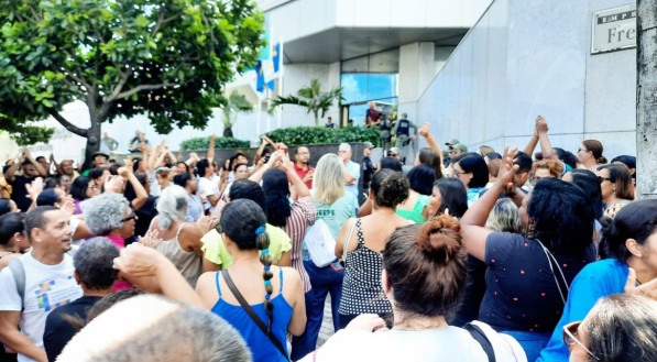 Protesto dos enfermeiros em frente à Secretaria de Educação (SAD), no Recife