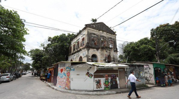 SITUAÇÃO DE ABANDONO DO CASARÃO DA VÁRZEA, NA ZONA OESTE DO RECIFE