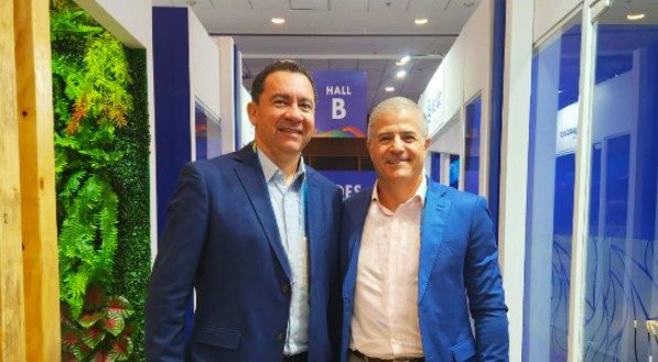 Dyogo Oliveira, presidente da Confederação Nacional das Seguradoras (CNseg), e Ronaldo Dalcin, presidente do Sindicato das Seguradoras Norte e Nordeste (Sindsegnne), marcando presença na 38ª Conferência Hemisférica de Seguros (FIDES), no Rio de Janeiro. DIVULGAÇÃO