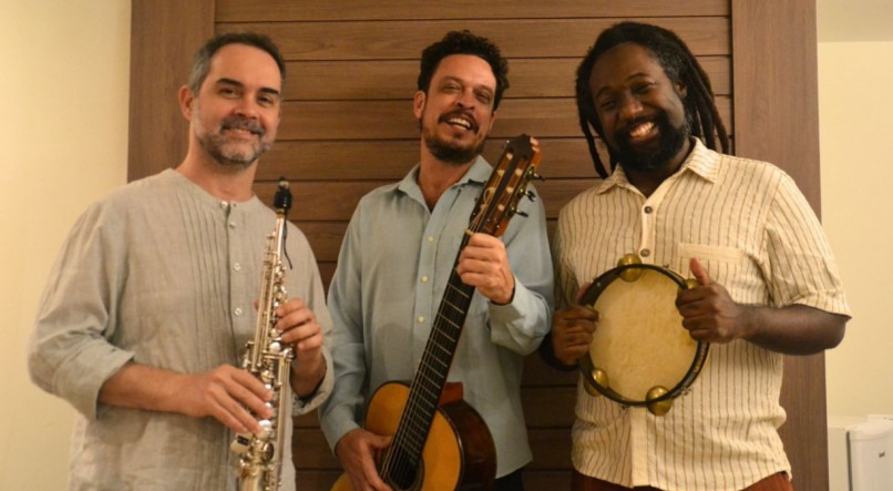 Regional Capixaba é composto por Marcelo Coelho (Saxofone), Fábio do Carmo (Violão sete cordas) e Luccas Martins (Pandeiro)