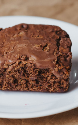 BROWNIE DE NATAL: aprenda receita de Brownie de chocolate molhadinho com casquinha crocante