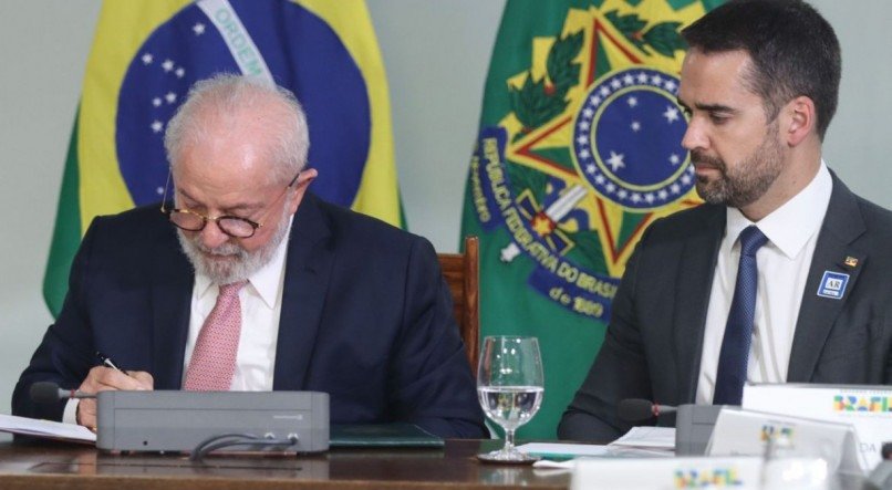 Governador do Rio de Grande do Sul, Eduardo Leite, foi recebido nesta quarta-feira (27), no Palácio do Planalto, pelo presidente da República Luiz Inácio Lula da Silva, para discutir a situação no estado