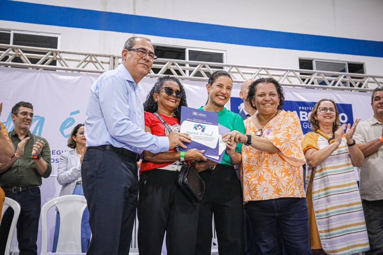 Governadora fez a entrega de 128 escrituras do Habitacional Popular Flor do Carmelo, ainda em Jaboatão