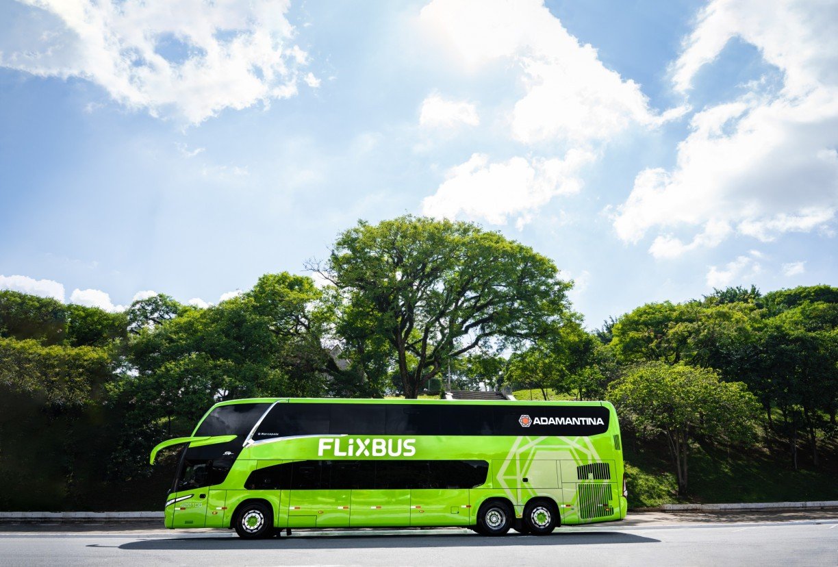 Passeio de ônibus urbano de passageiros versão móvel andróide iOS