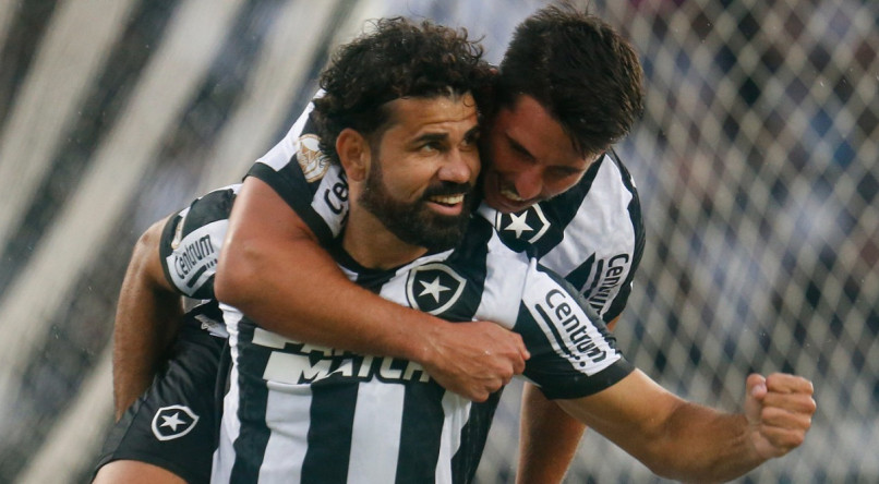 Diego Costa briga pela titularidade no ataque do Botafogo com Tiquinho Soares