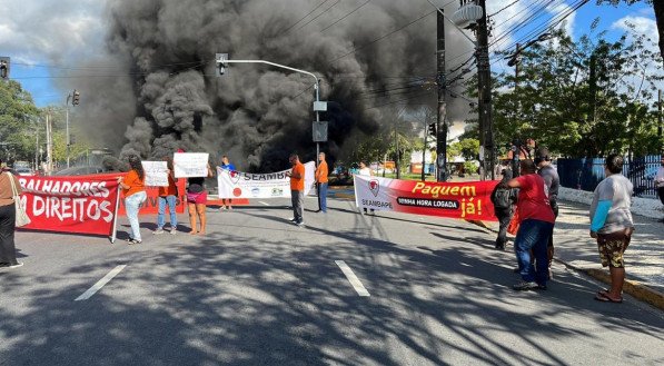 Entregadores de aplicativo em Pernambuco participam de greve nacional. 