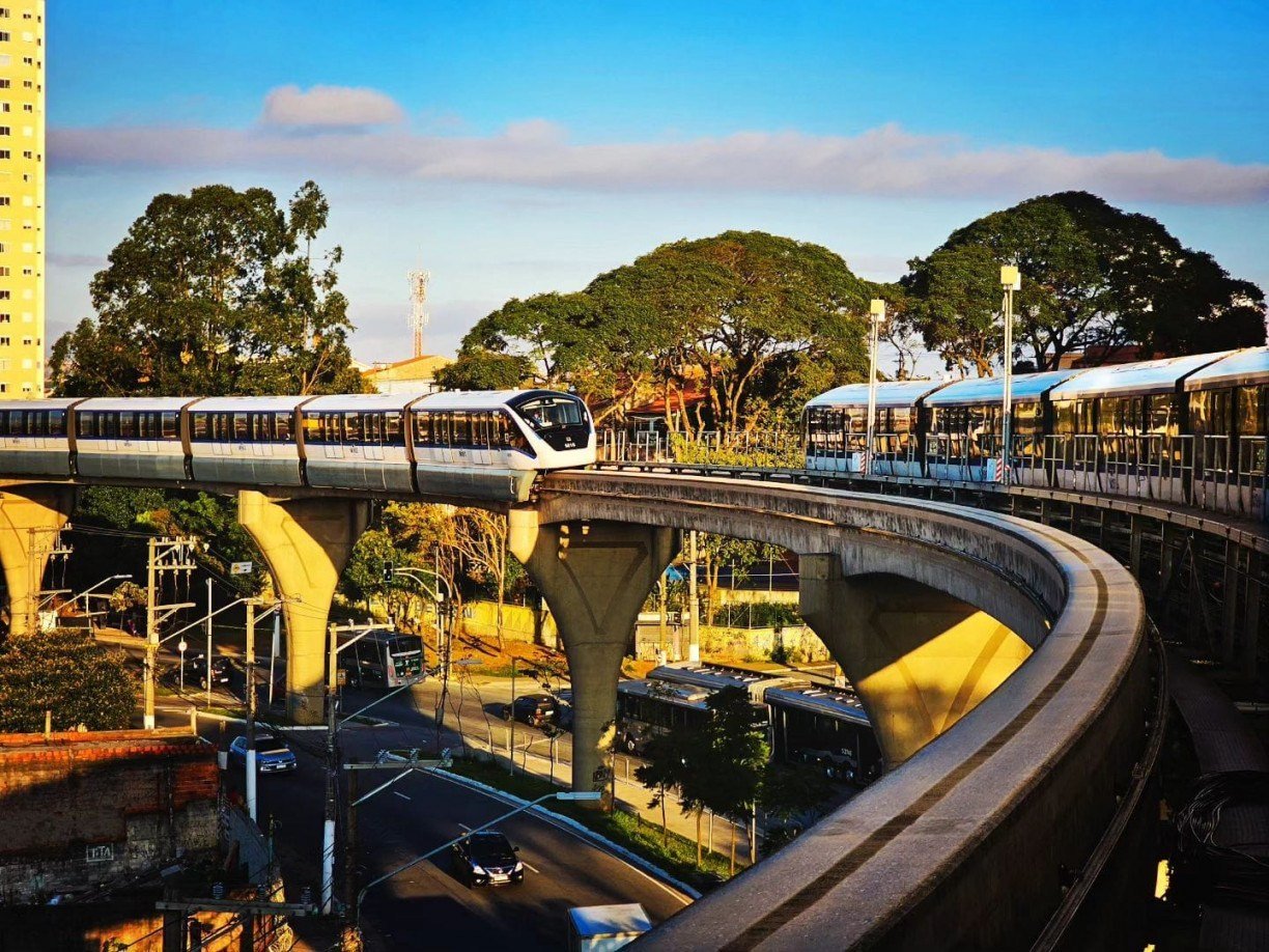 O estudo irá avaliar a possibilidade de reativação de um novo trecho ferroviário de transporte de passageiros entre Recife e Caruaru, Na foto, metrô entre as estações Fazenda da Juta e São Mateus, da Linha 15-Prata, em São Paulo