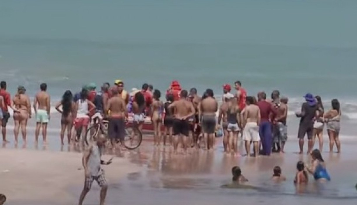 Corpo do adolescente José Rafael Rodrigues da Silva, de 14 anos, foi encontrado na Praia do Pina, após afogamento