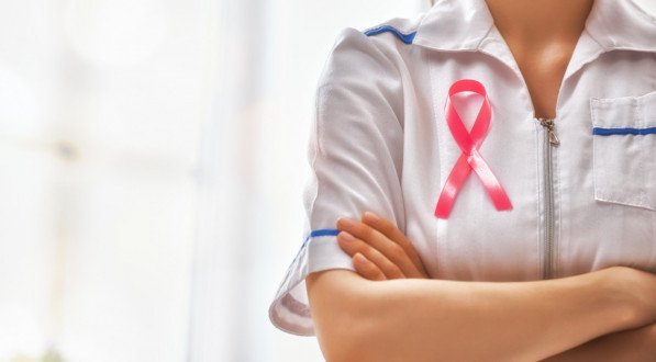 Outubro Rosa: câncer de mama em jovens é um desafio crescente na saúde