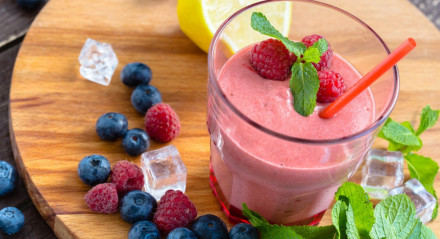 Berry Smoothie with Mint, Blueberry and Raspberry