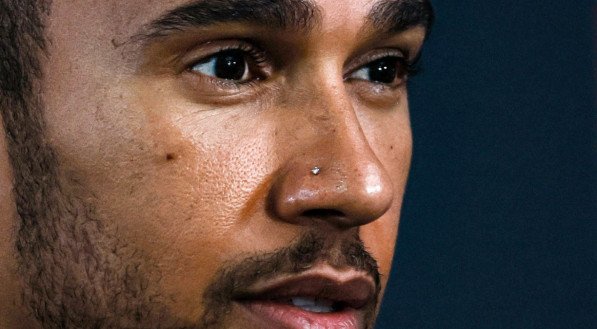 Lewis Hamilton s&oacute; vai correr pela Ferrari na F&oacute;rmula 1 a partir de 2025