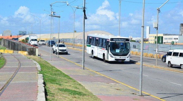 MUDANÇA EM ÔNIBUS: Obra altera itinerário de 11 linhas no CENTRO DO RECIFE. Veja