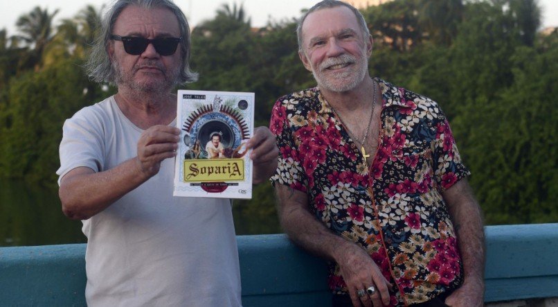 José Teles, que lança livro sobre a Soparia, com Roger de Renor